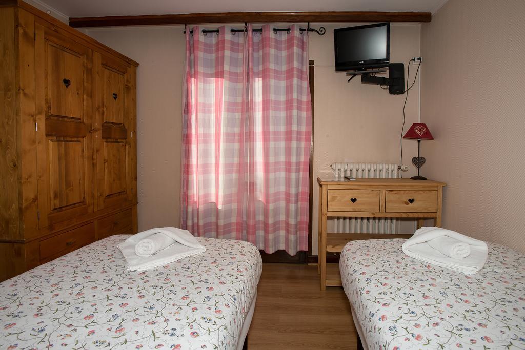 Hotel Le Cairn لو دوز آلب الغرفة الصورة