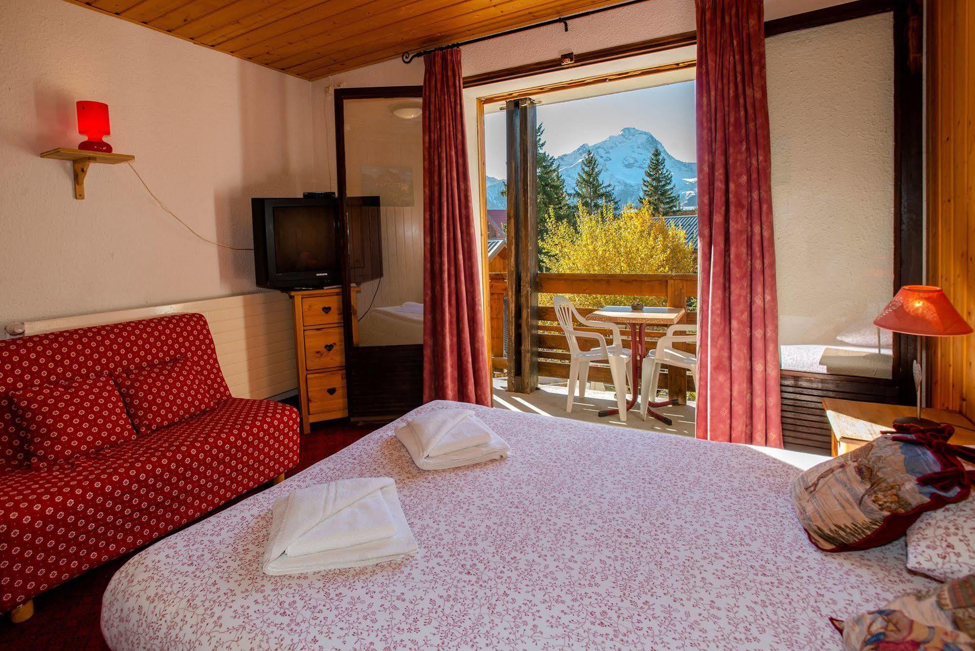 Hotel Le Cairn لو دوز آلب المظهر الخارجي الصورة
